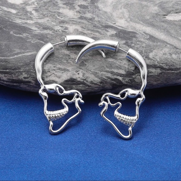 GlitzBlitz Boutique Jewelry - Any 2/$20!Silver Skull Earrings w/Jackets Earrings